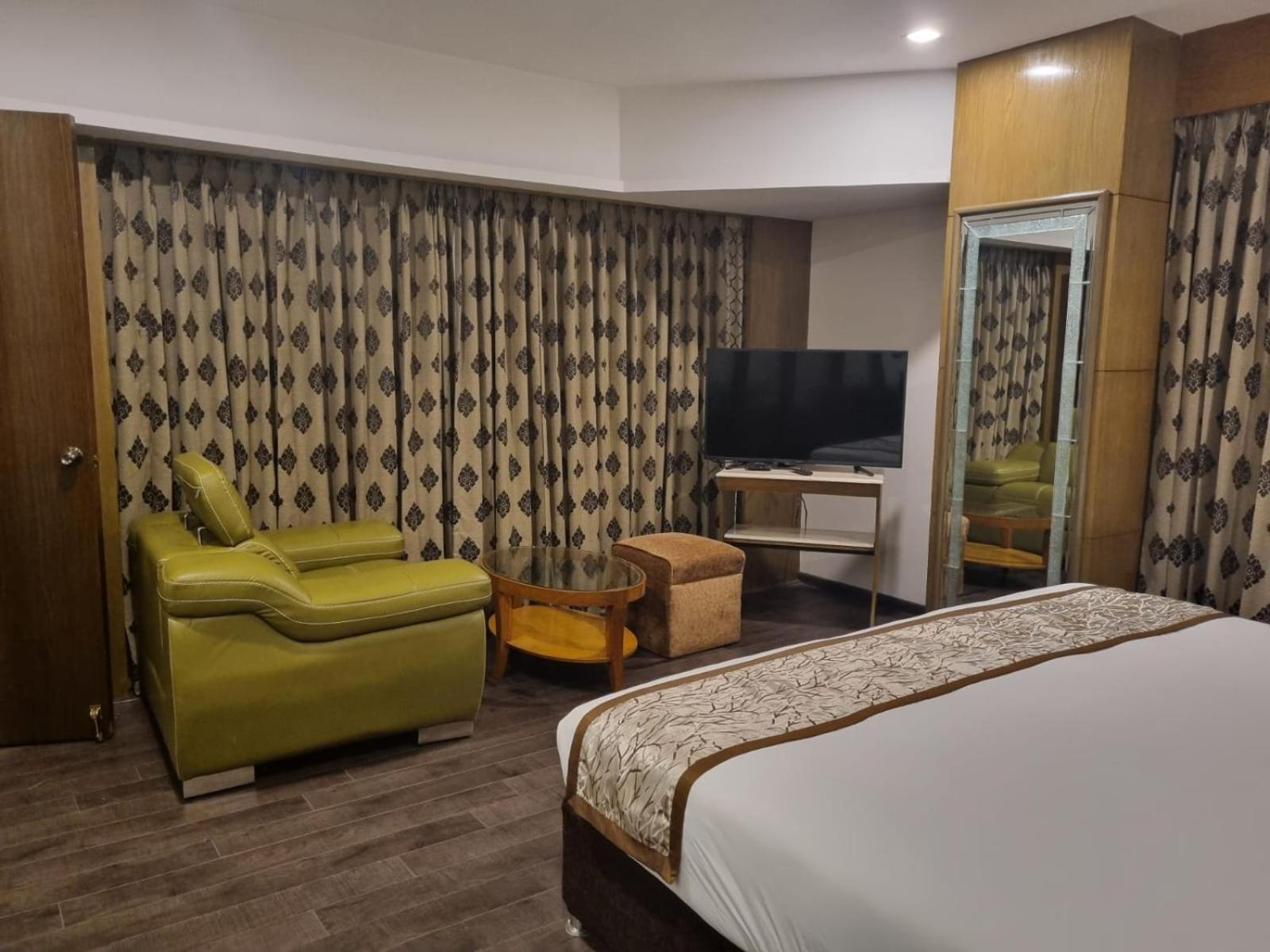 Hotel Benzz Park Chennai Eksteriør bilde