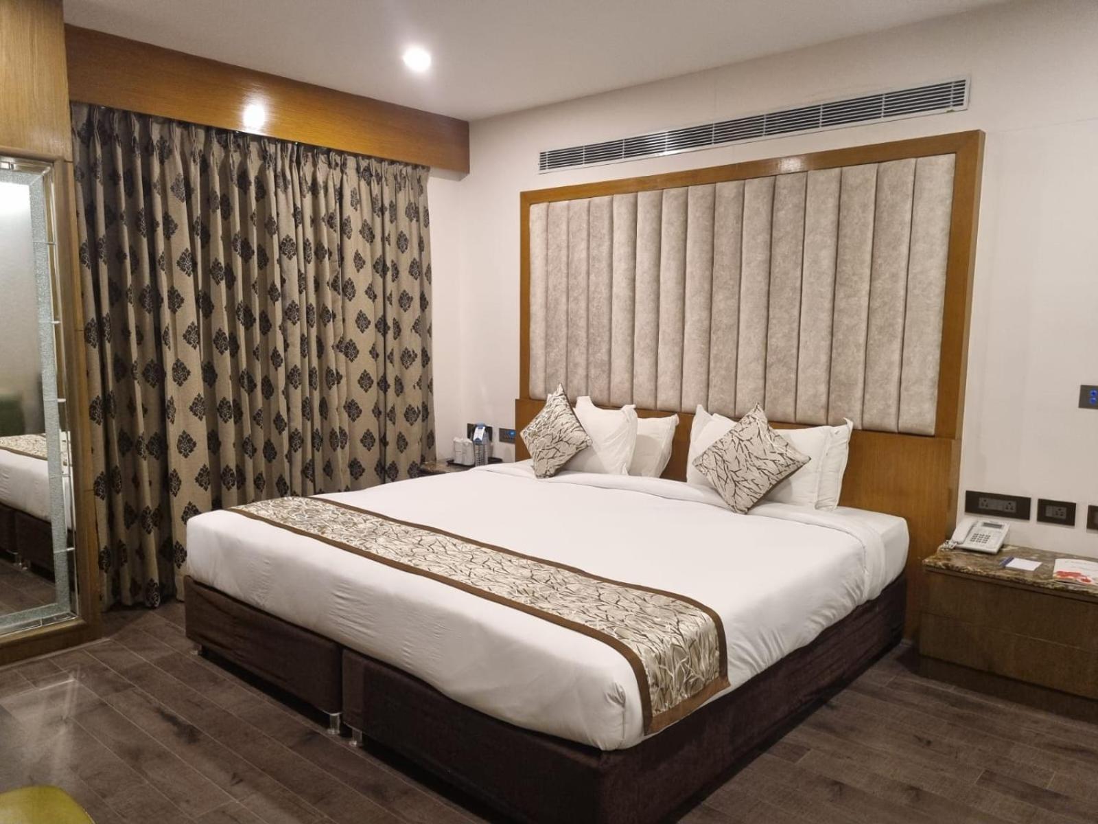 Hotel Benzz Park Chennai Eksteriør bilde